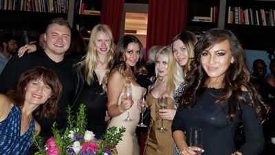 A group of girls at one of the best parties in the city for NYC singles
